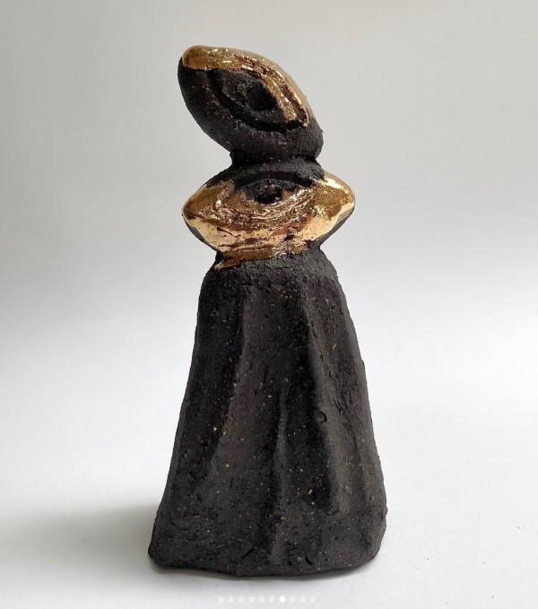 Eye Idol (stacked eye, gold on coarse black clay) by Chantal Powell